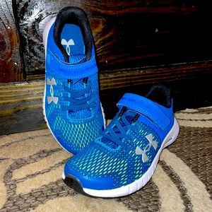 Boys Never worn Under Armour little kid tennis shoes